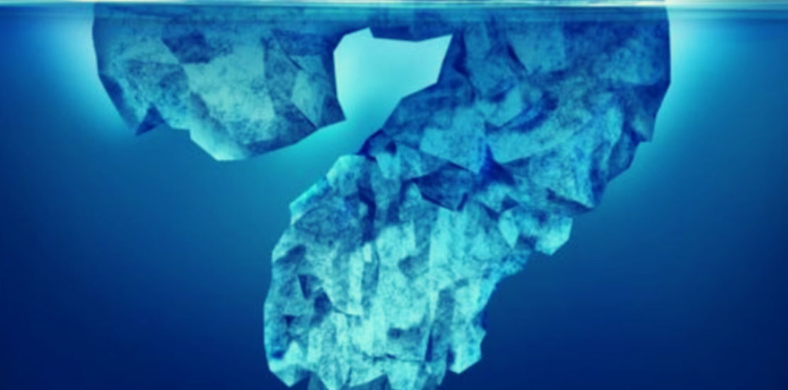 iceberg en forme de point d'interrogation